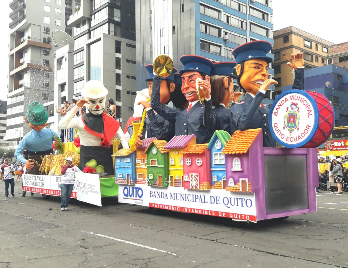 Quiteños disfrutaron de desfile en Av de los Shyris Notimundo