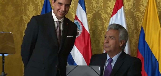 Lenín Moreno recibio las credenciales del embajador del Gobierno Interino de Venezuela
