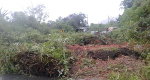 Un derrumbe en la vía San Lorenzo - Ibarra