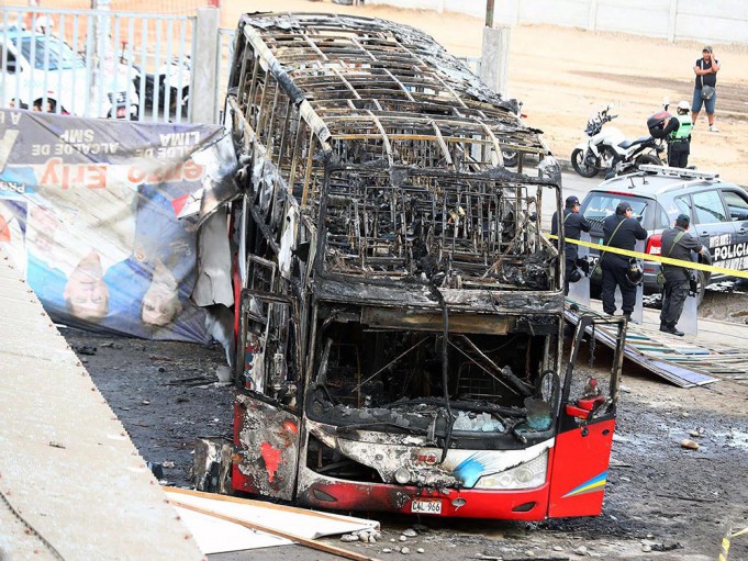 incendio-bus-en-Lima