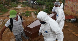 Hondureños bloquean carretera para impedir entierros de víctimas de COVID-19