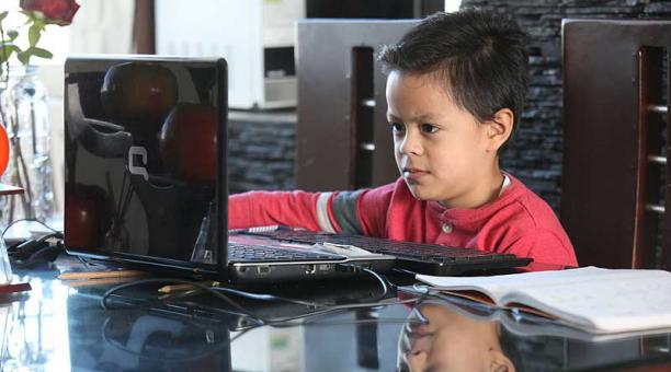 Ministerio de Educación propone que estudiantes tengan dos horas de clases virtuales como máximo | Notimundo