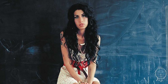 Espectacular, Amy Winehouse, vestido, noticias del espectáculo