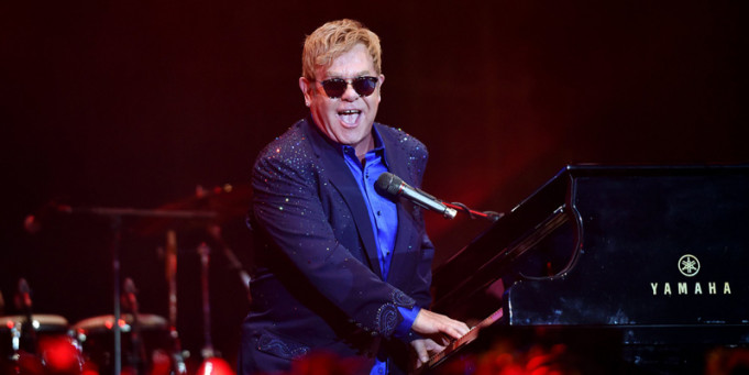 Elton John, Gaby Roslin, David Furnish, Espectacular, Notas del Espectáculo