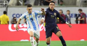 Houston (United States), 05/07/2024.- Argentina defender Nicolás Tagliafico (L) and Ecuador midfielder Kendry Páez (R) in action during the CONMEBOL Copa America 2024 quarterfinals soccer match between Argentina and Ecuador, in Houston, Texas, USA, 04 July 2024. EFE/EPA/LESLIE PLAZA JOHNSON